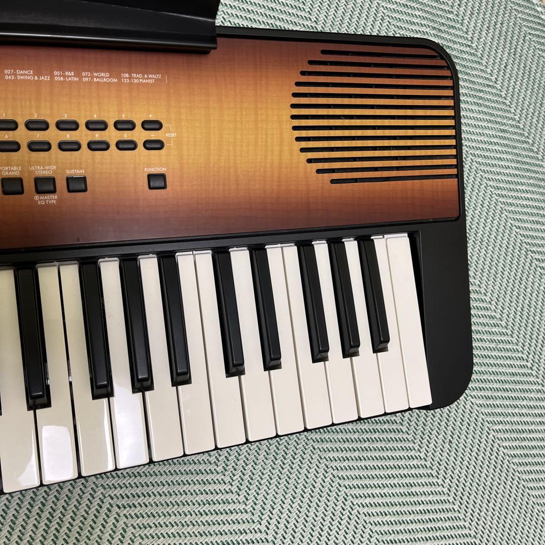 ヤマハ　ポータブルキーボード　メイプル調　　　　　電子ピアノ61鍵盤