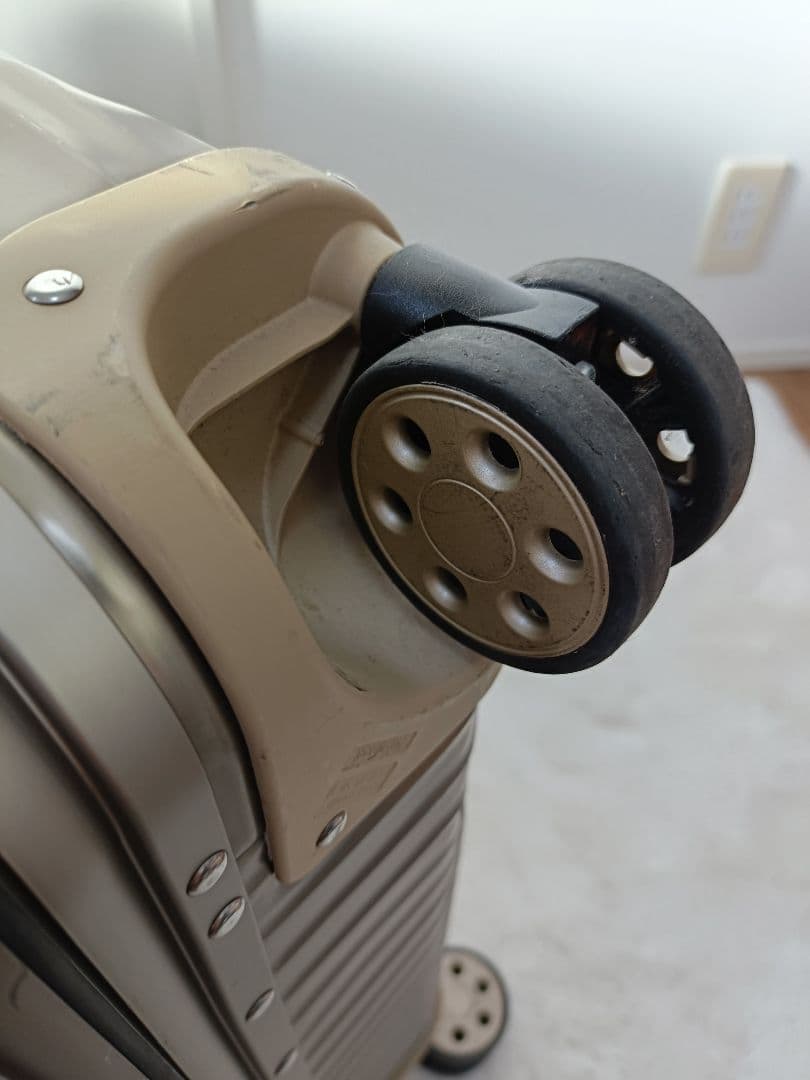 リモワ　トパーズ チタニウム