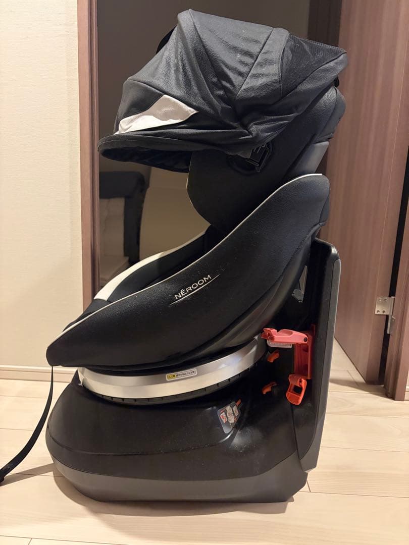 (3連休お値下げ中)Combi 回転式チャイルドシート CB-UTC