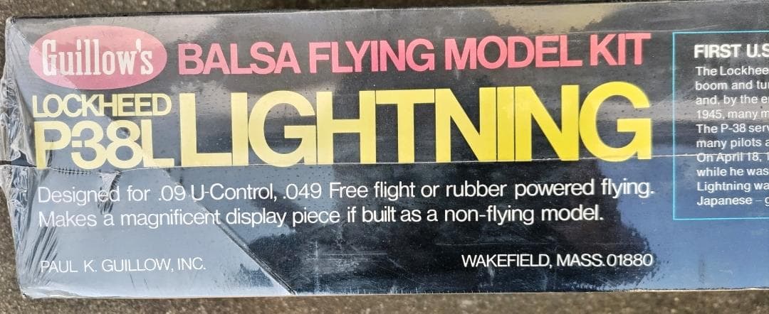 Guillow社のバルサフライングモデル ロッキードP-38 Lightning