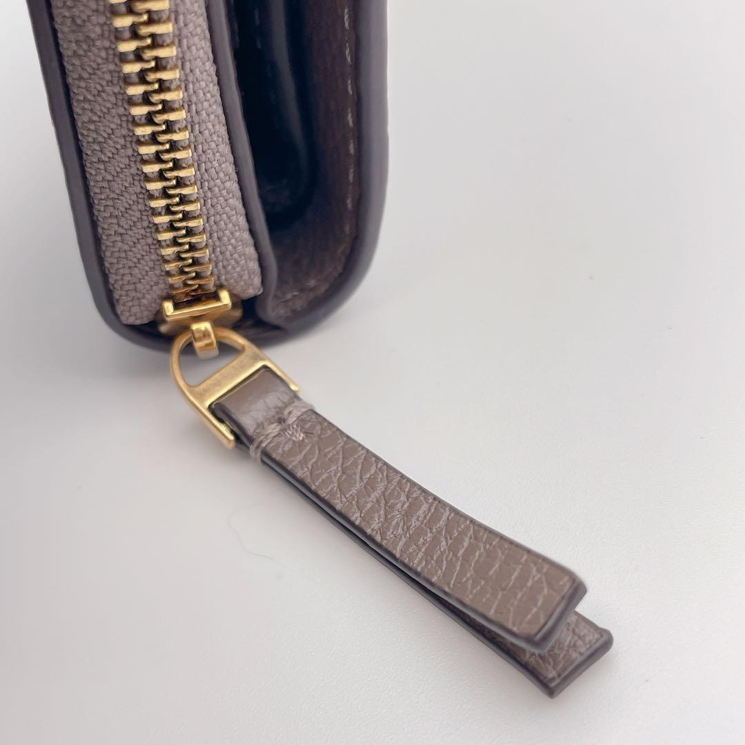 美品✨Tory Burch トリーバーチ 二つ折り財布 グレージュ 金ロゴ