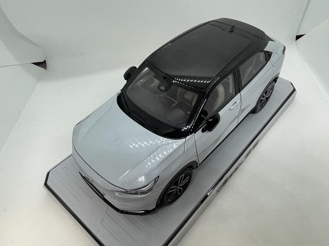 600-015 1/18 ホンダ ヴェゼル ALL NEW ホワイト