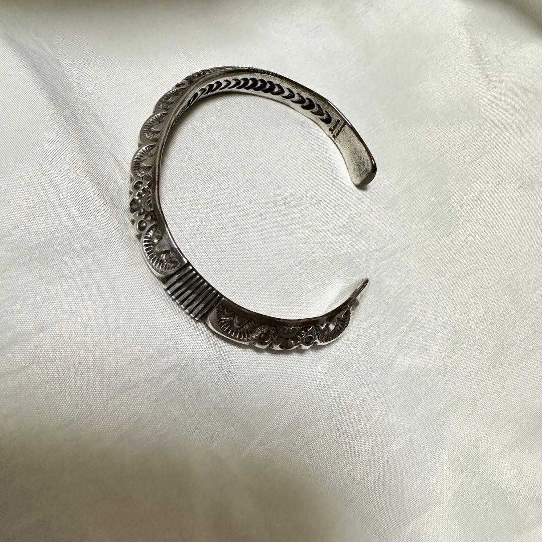 インディアンジュエリー　ナバホ族　バングル　ケビン・ラモーネ　スターリング