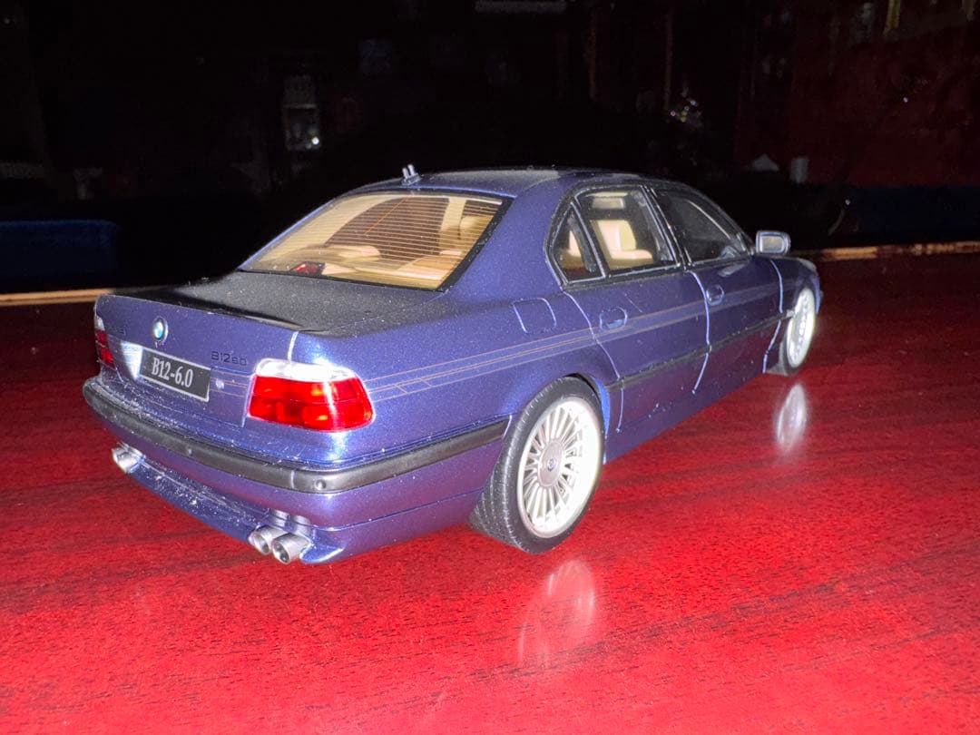 BMW e38 1/18 ミニカー