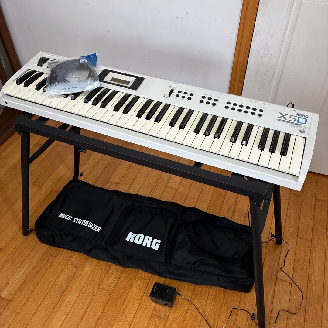KORG X5D シンセサイザー アダプター、ケース、スタンド付き