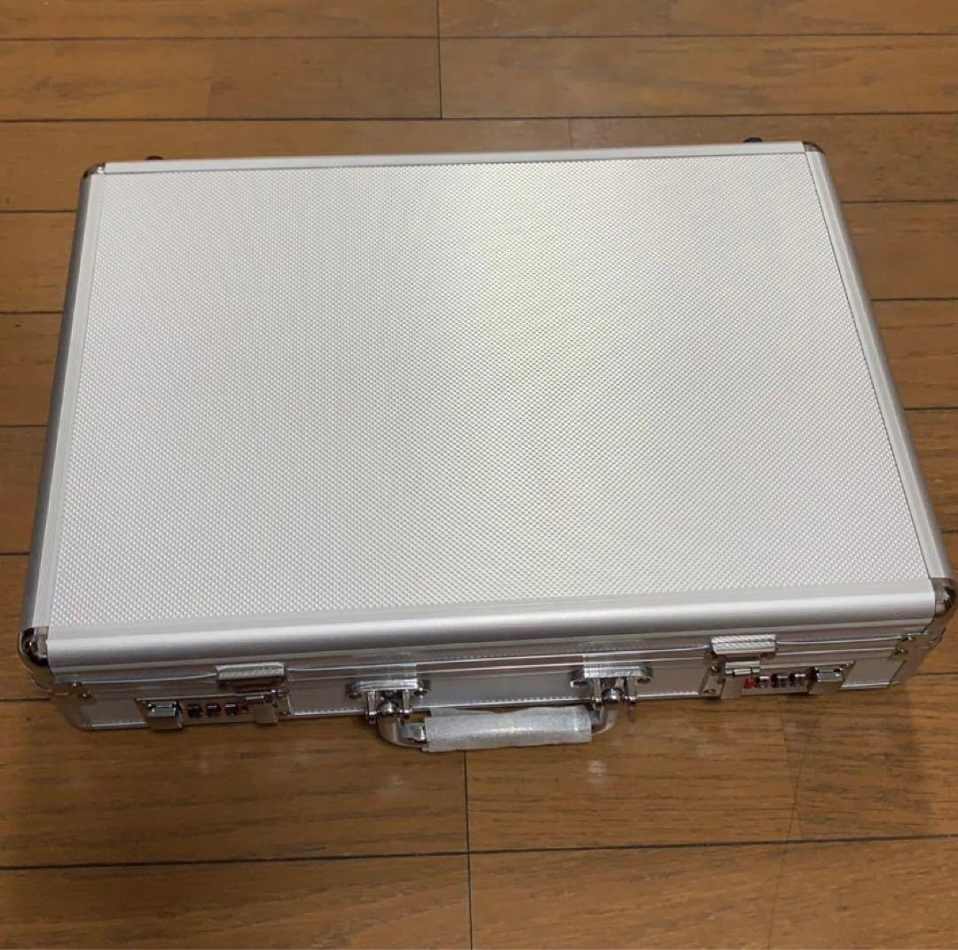 ★大容量★100枚収納アタッシュケース&100枚カプセル付き