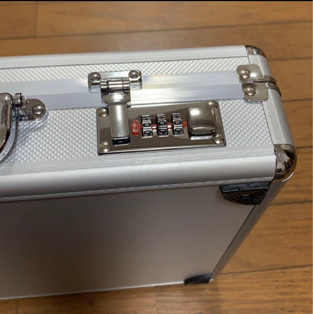 ★大容量★100枚収納アタッシュケース&100枚カプセル付き