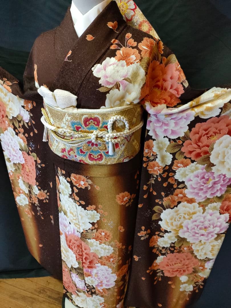 【ご購入者様お手続き中】本振袖　ラメ　薔薇　ブラウン系　美品
