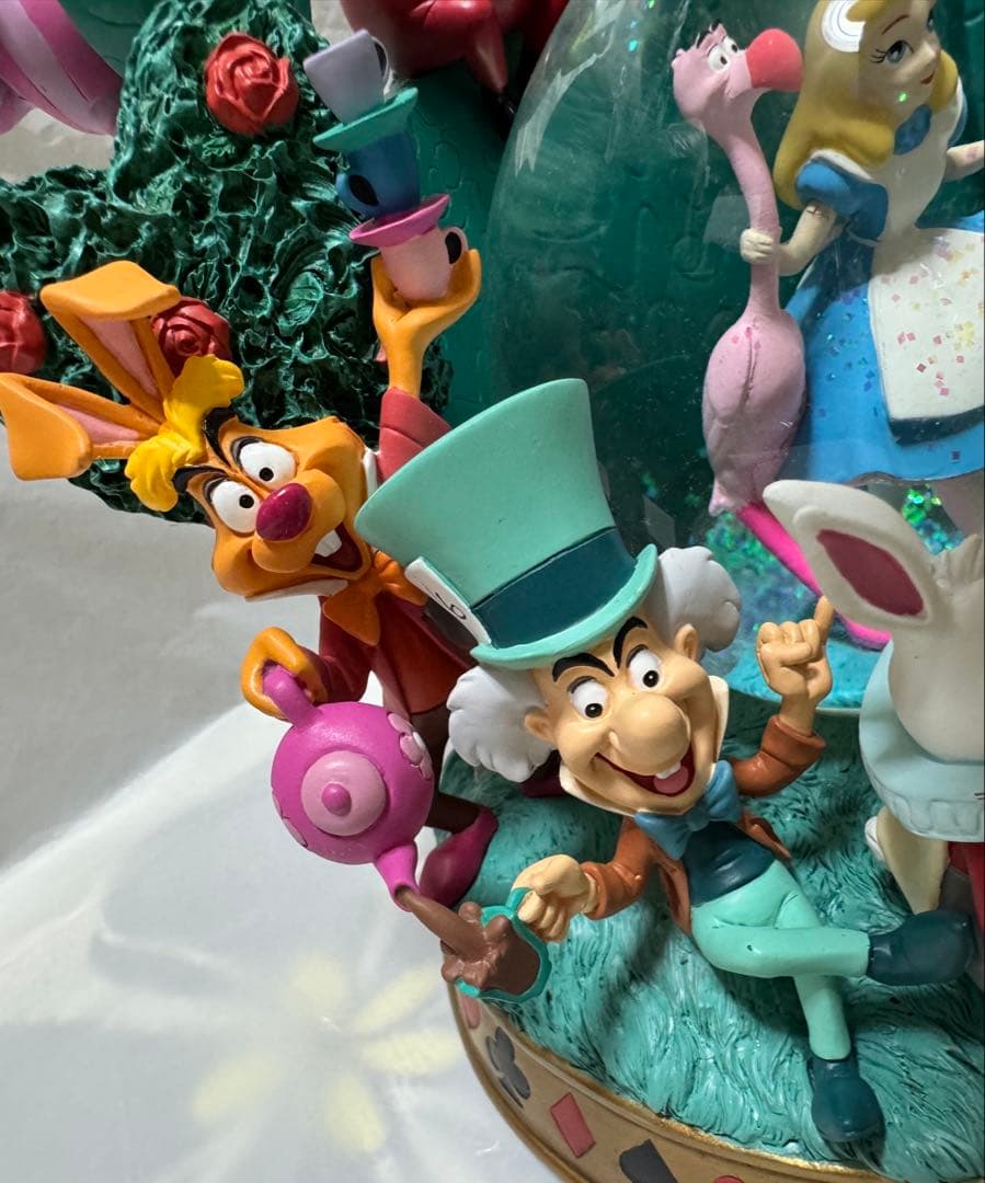 ディズニーストア 不思議の国のアリス オルゴール付きスノーグローブ