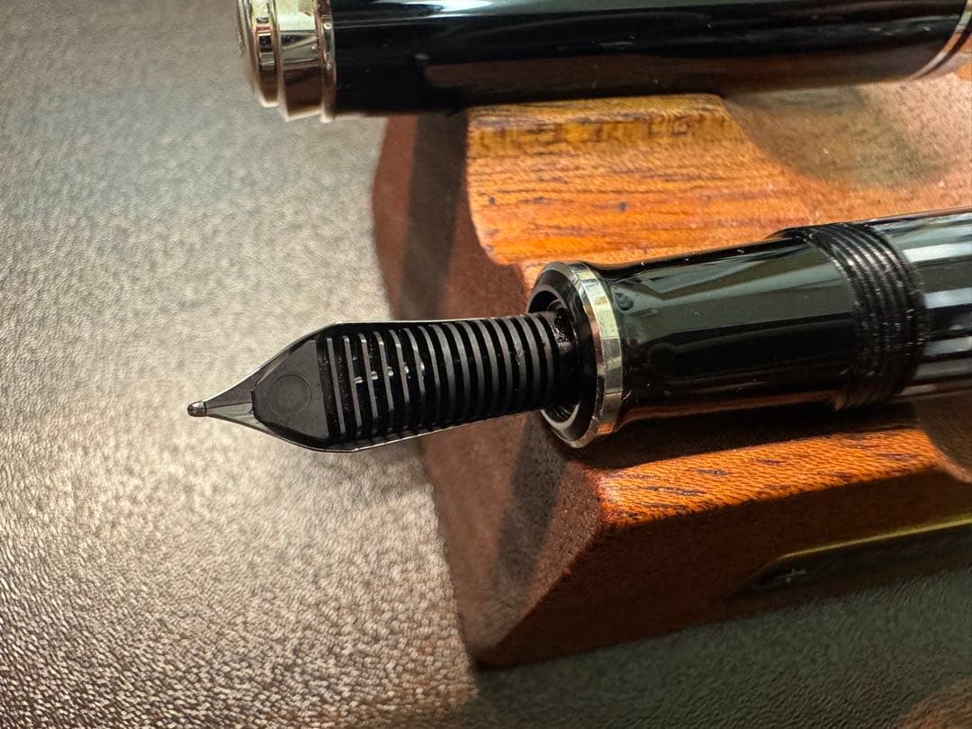 ペリカン 万年筆 スーべレーン M605 トータスシェルブラック F