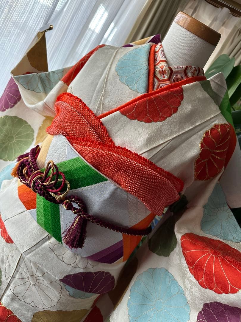 振袖フルセット クリームホワイト×マルチカラードット菊紋 金駒刺繍