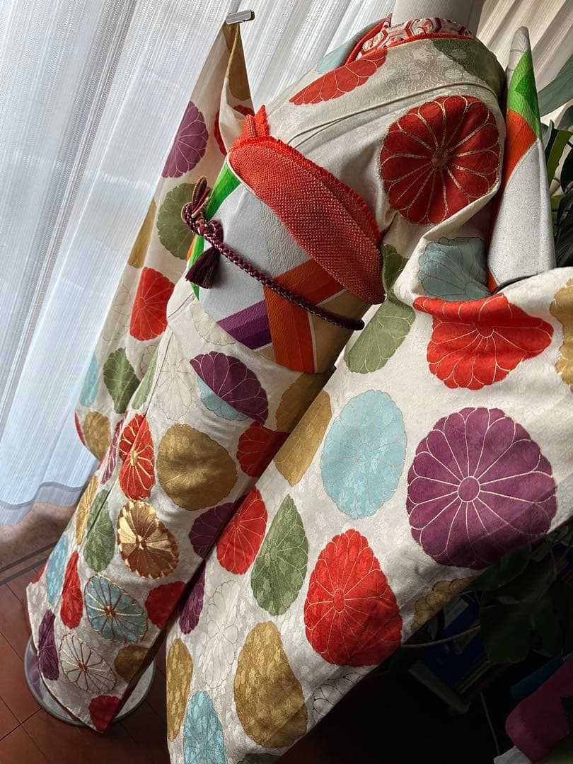 振袖フルセット クリームホワイト×マルチカラードット菊紋 金駒刺繍