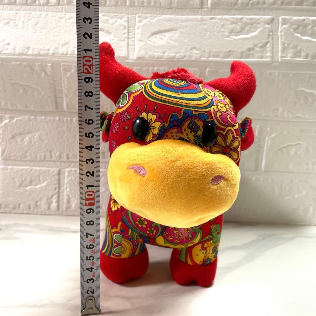 牛ぬいぐるみ　赤花柄　レア　布製　カラフル　ぬいぐるみ　アニマル　匿名配送