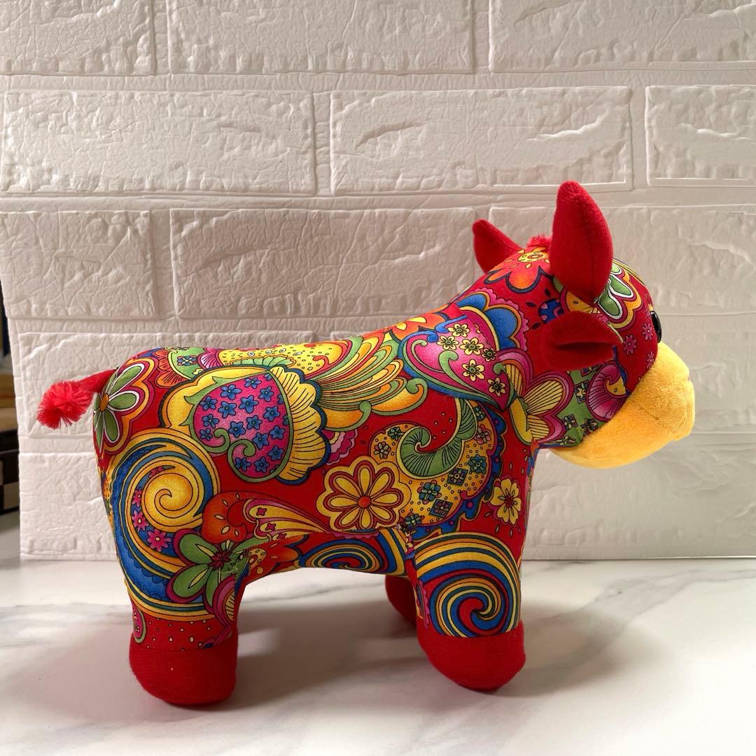 牛ぬいぐるみ　赤花柄　レア　布製　カラフル　ぬいぐるみ　アニマル　匿名配送