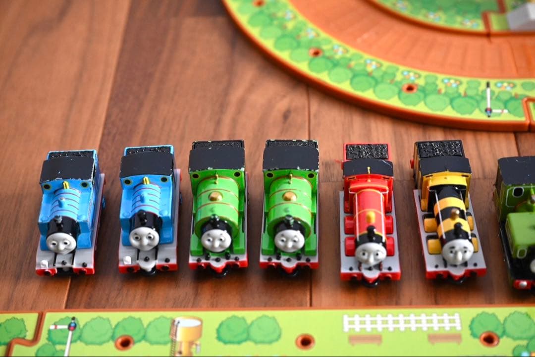 すいすいレールロード&つながる線路&駅舎&トミカトーマス16両　セットまとめ売り