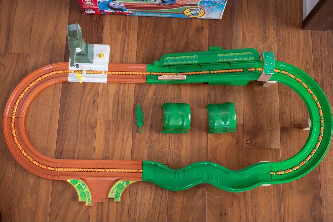 すいすいレールロード&つながる線路&駅舎&トミカトーマス16両　セットまとめ売り