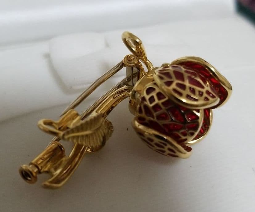 平和堂貿易　動く　ブローチ　刻印　あり　金　750　PT950　0、28カラット