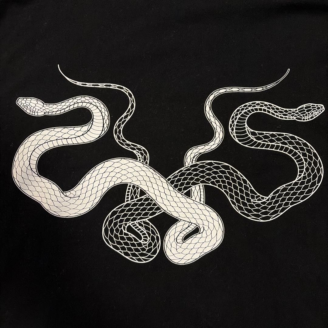 KNOSIS 蛇デザイン ロングスリーブTシャツ