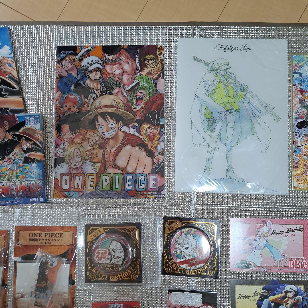 ワンピース　缶バッジ　アクリルアクセサリースタンド