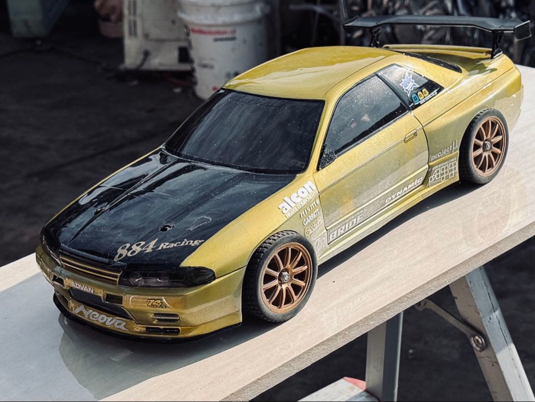 スカイライン RCカー イエロー/ブラック 1/10