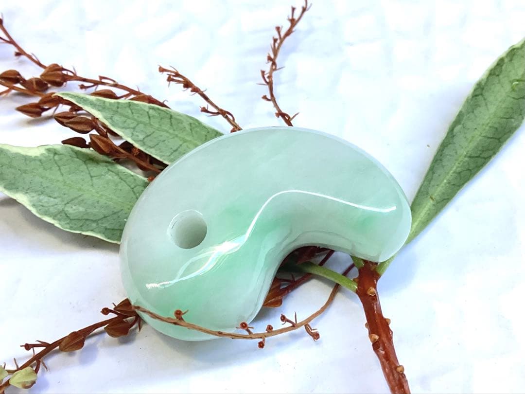 ✳ premiumシリーズ　一流の勾玉　味身色合い良好　糸魚川翡翠*格上の勾玉‼️