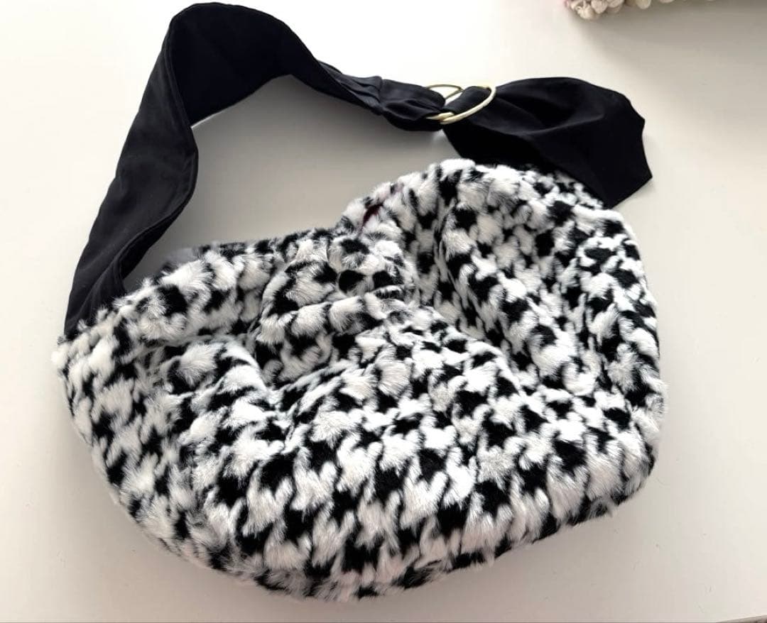 ★新品★ふわふわ暖か♪千鳥格子柄 ファースリング ドッグキャリー 斜め掛け