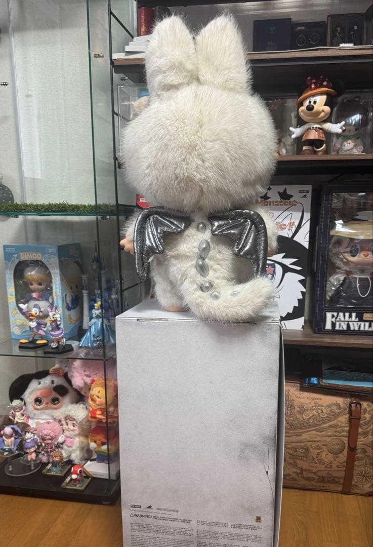 蛮*琵様 ラブブANGEL IN CLOUDSのぬいぐるみ