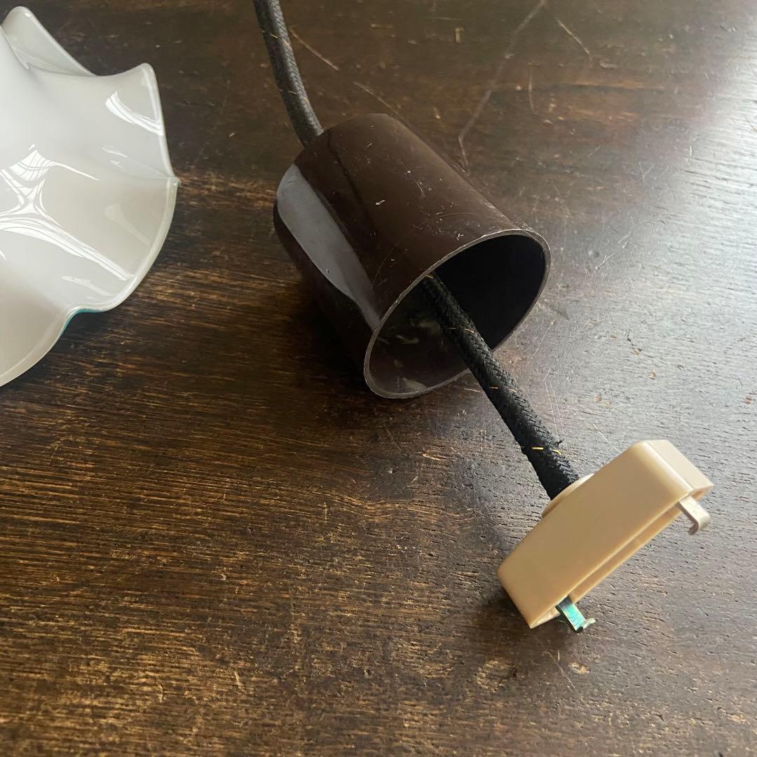 レトロ　ガラスシェード　乳白色　大正ガラス　フリルガラスシェード　電傘