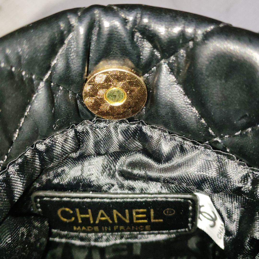 ソラ出品ノベルティー CHANEL ブラック キルティングスマホショルダー