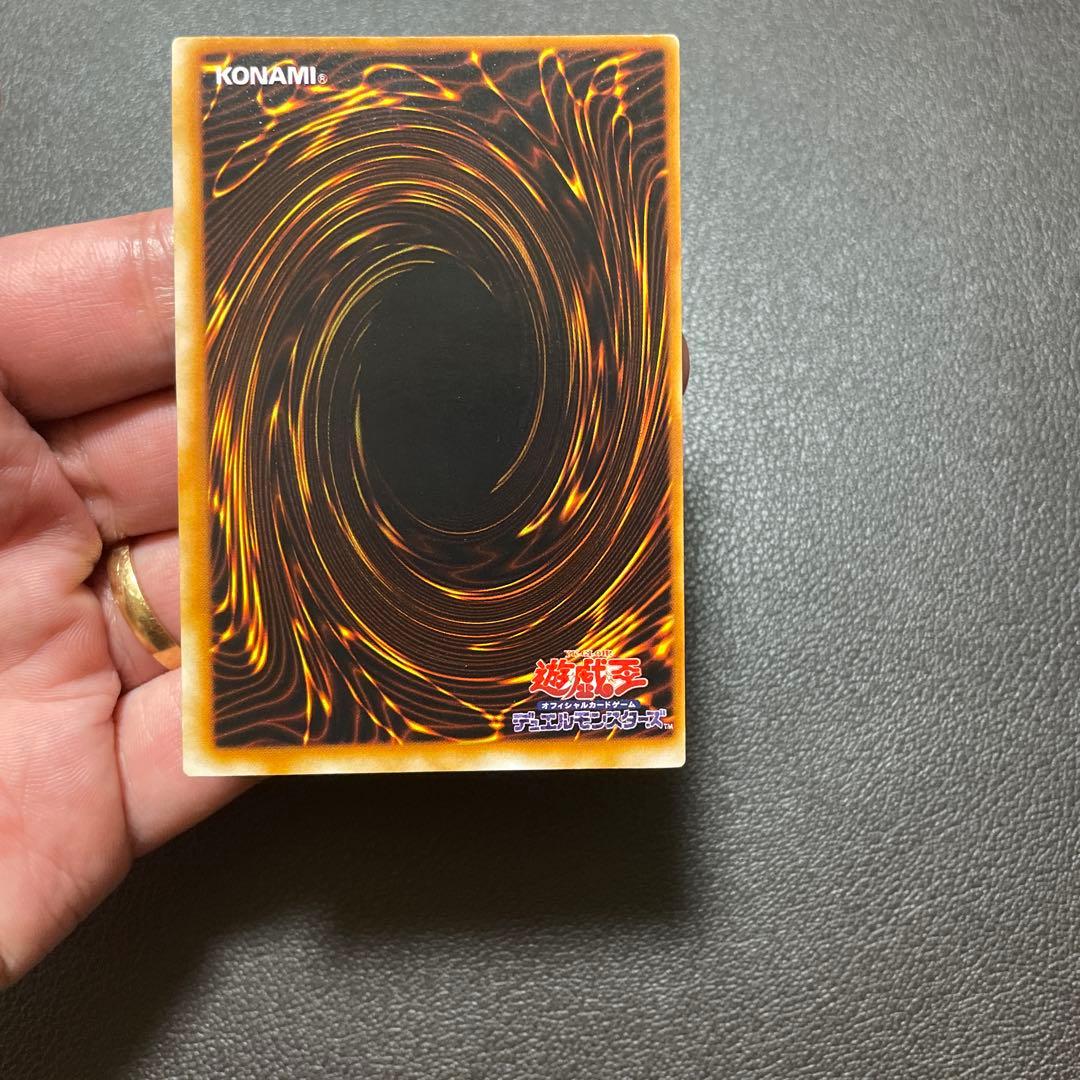 遊戯王　ブラックマジシャン　枠ズレエラー　斜めズレ