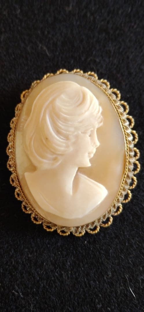 ロンドンで見つけたヴィンテージカメオブローチ