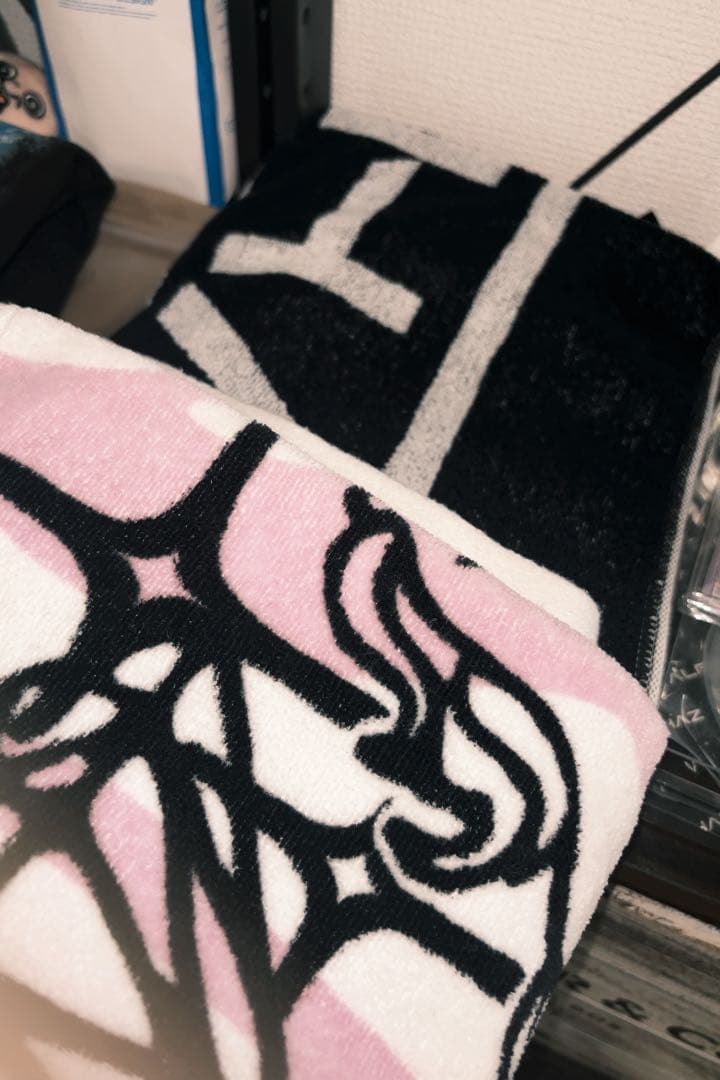 XG グッズ まとめ売りTHE FIRST HOWL