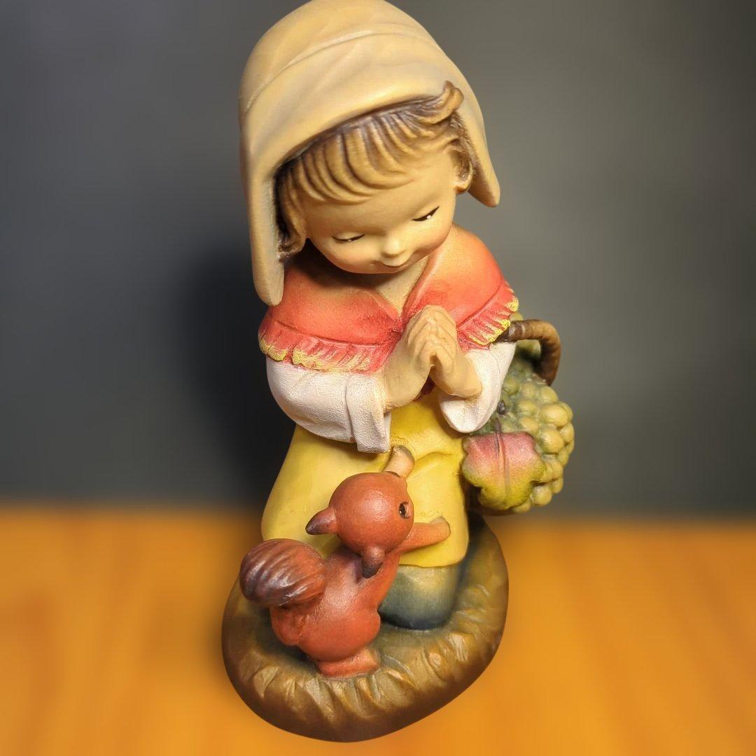 イタリア　アンリ社　木彫りの人形 収穫の祈り　という作品です。