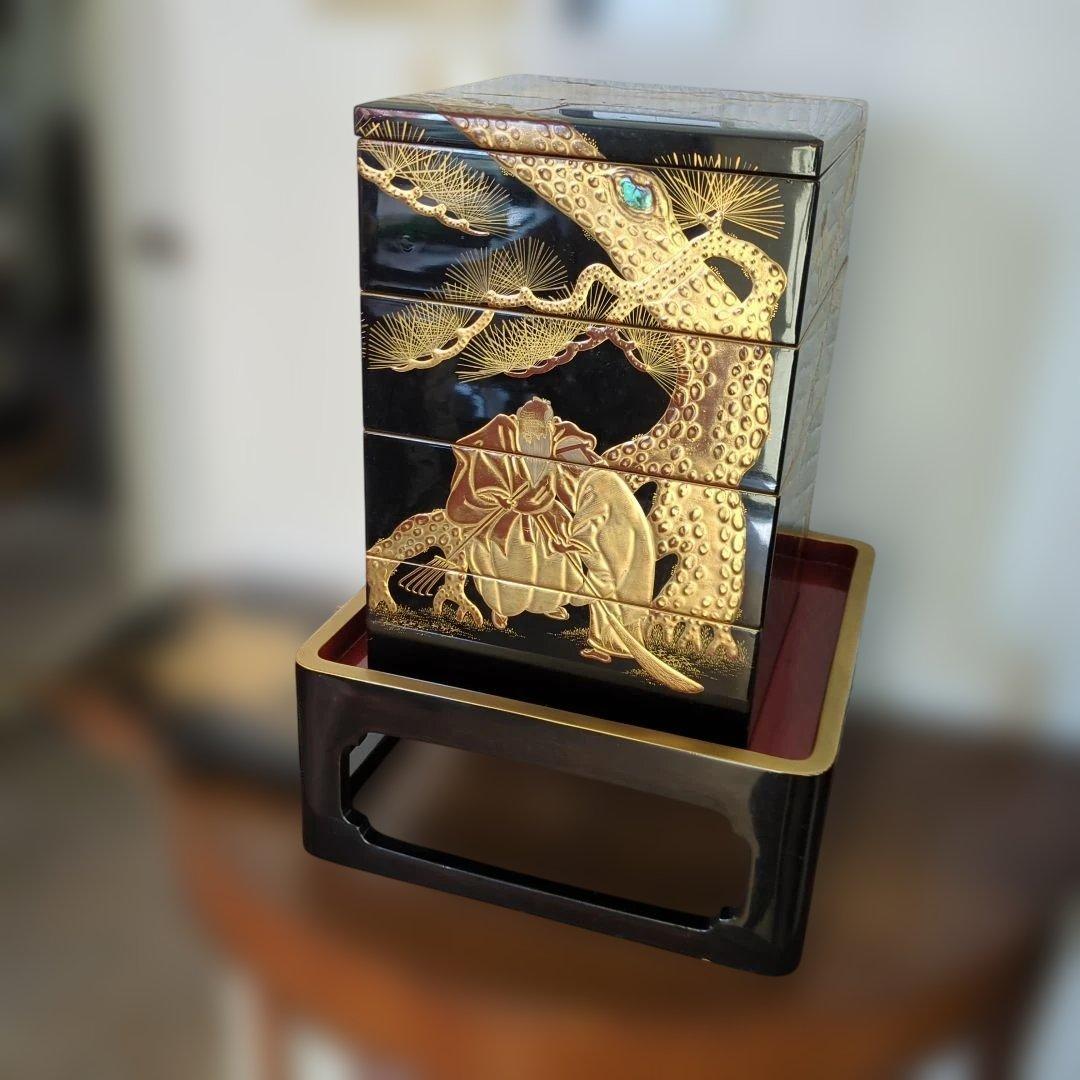 特価　骨董 4段重箱 重箱 蒔絵 螺鈿 縁起柄 木製 漆器 重台付き 替蓋付き