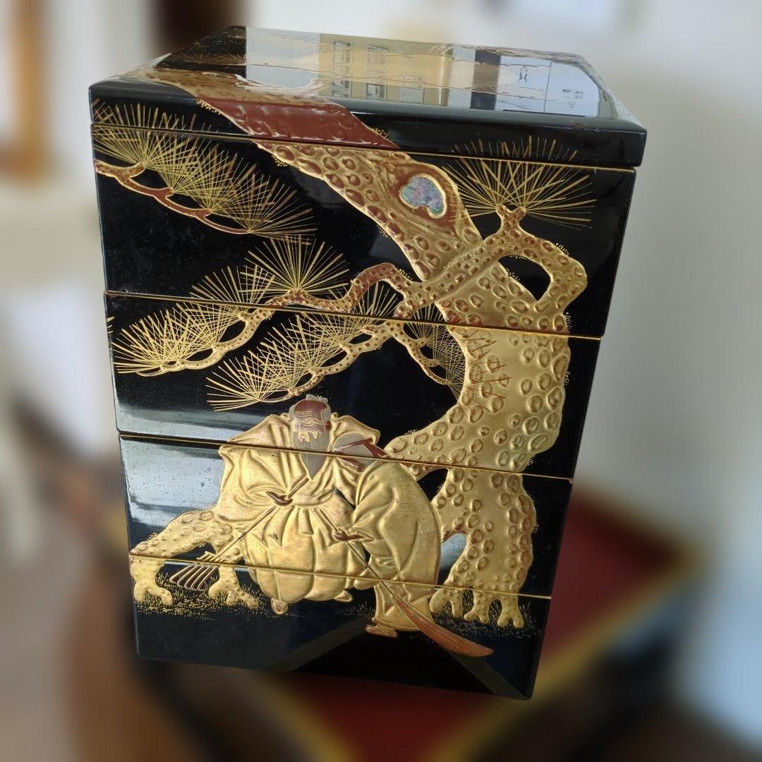 特価　骨董 4段重箱 重箱 蒔絵 螺鈿 縁起柄 木製 漆器 重台付き 替蓋付き