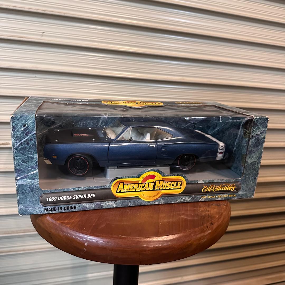 1969 DODGE SUPER BEE 1/18スケールミニカー