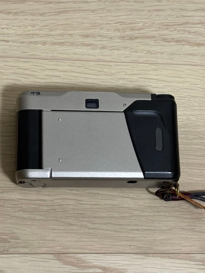 ナ*ル様 コンタックス CONTAX T2 チタン　シルバー フィルムカメラ