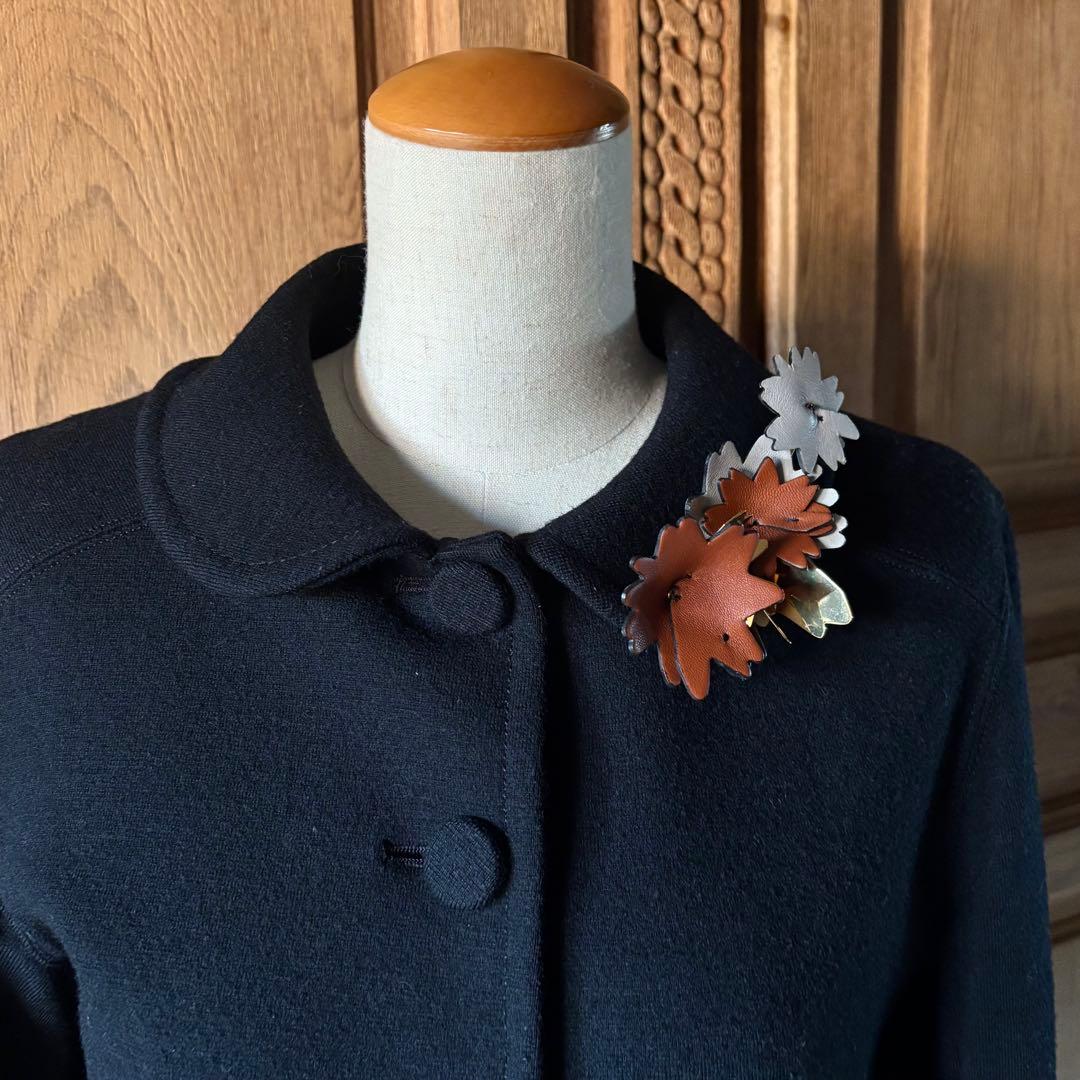 超美品✨MARNI ブローチ 保存袋付き　花　レザー&メタル　ゴールド