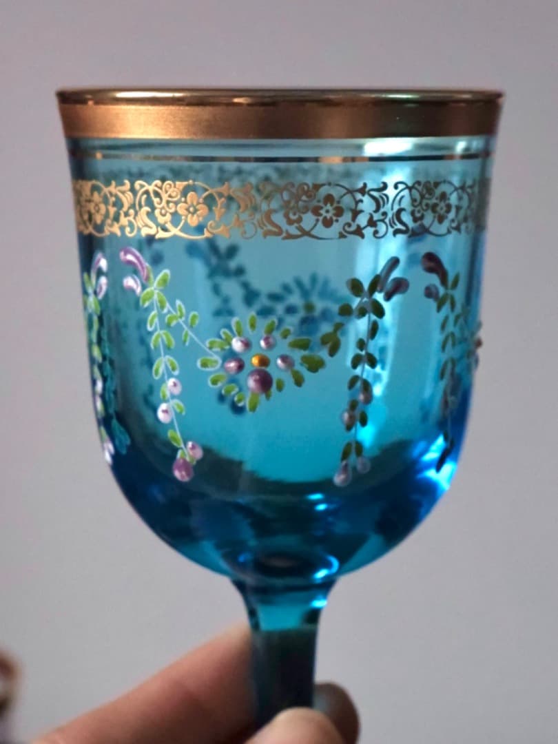 ベネチアングラス　３色　 金彩装飾　花文　手描き装飾　ワイングラス　Q2242