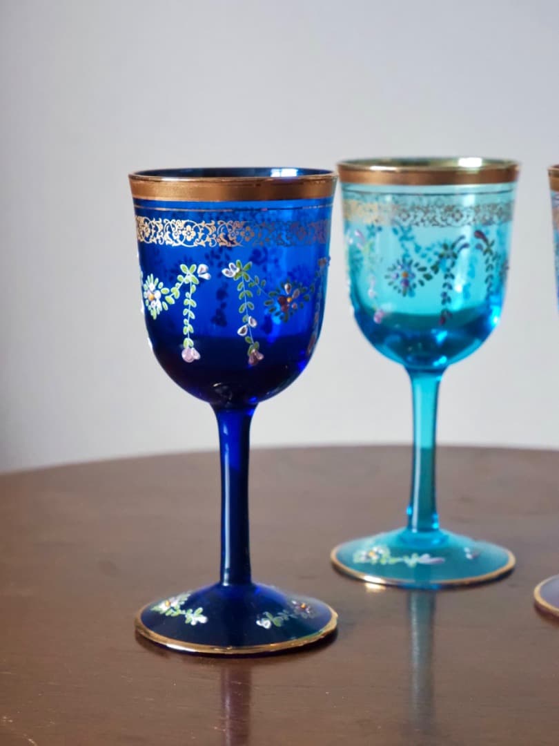 ベネチアングラス　３色　 金彩装飾　花文　手描き装飾　ワイングラス　Q2242