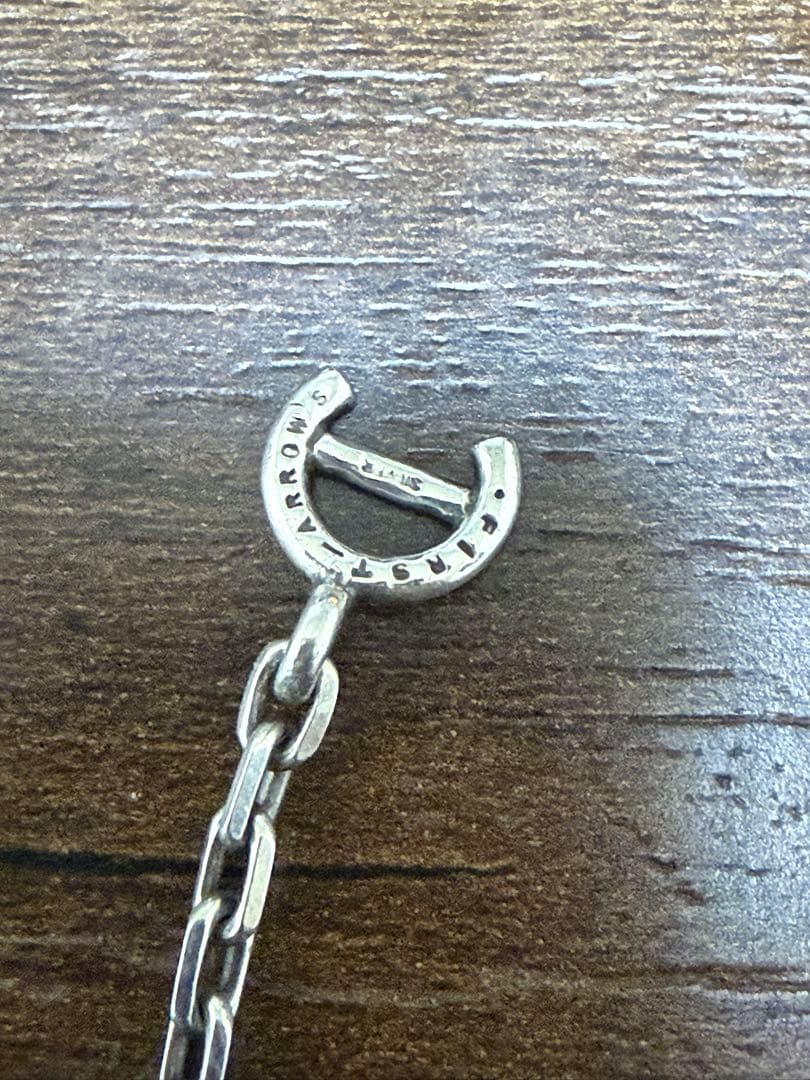 ファーストアローズ　k18 唐草彫りプレート付きブレス