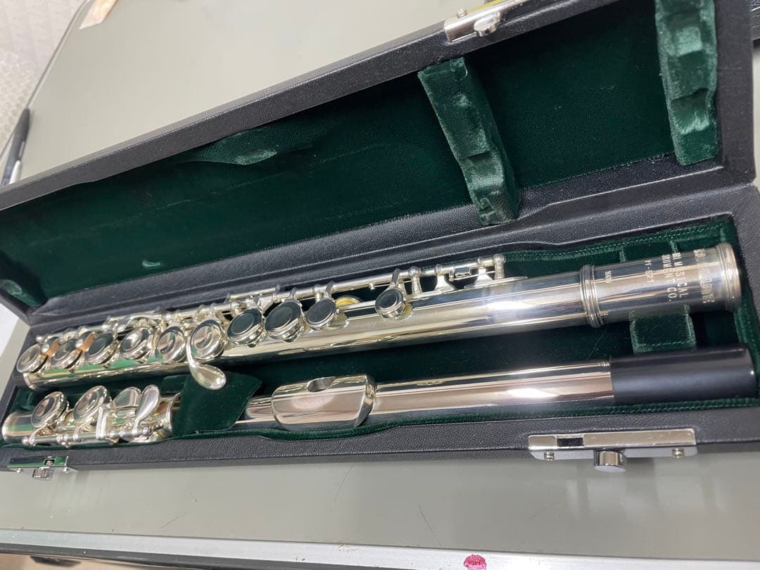 シルバー フルート　Pearl 16キー ケース付き