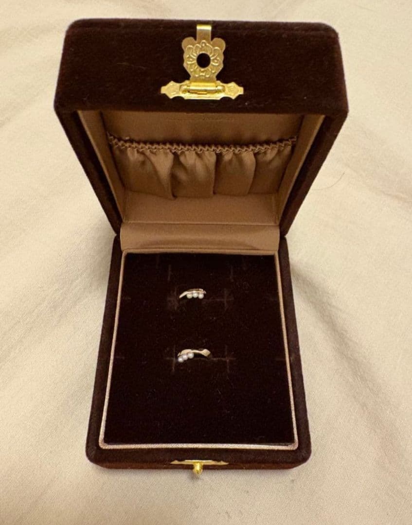 ete パール ツイスト フープピアス