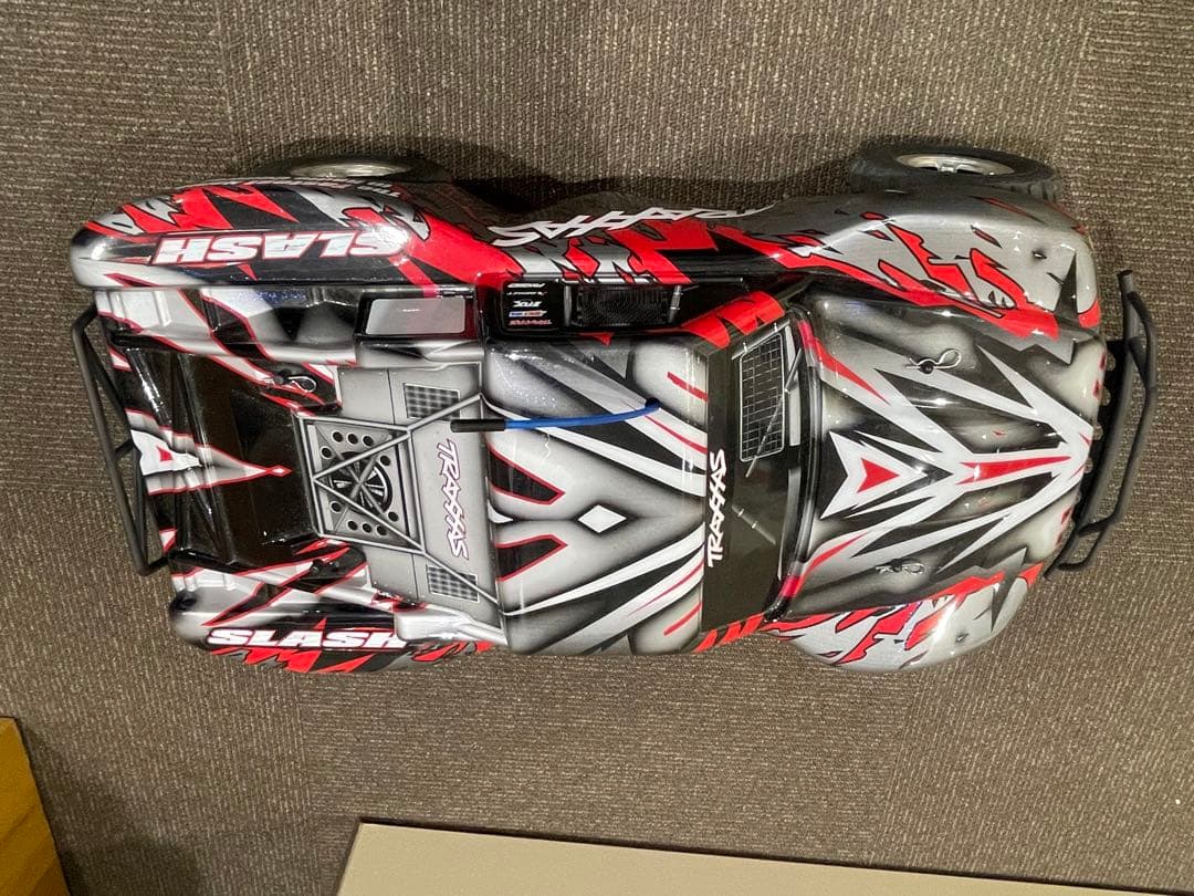 traxxas shlash 送料込みにしたのでお値段上がりました