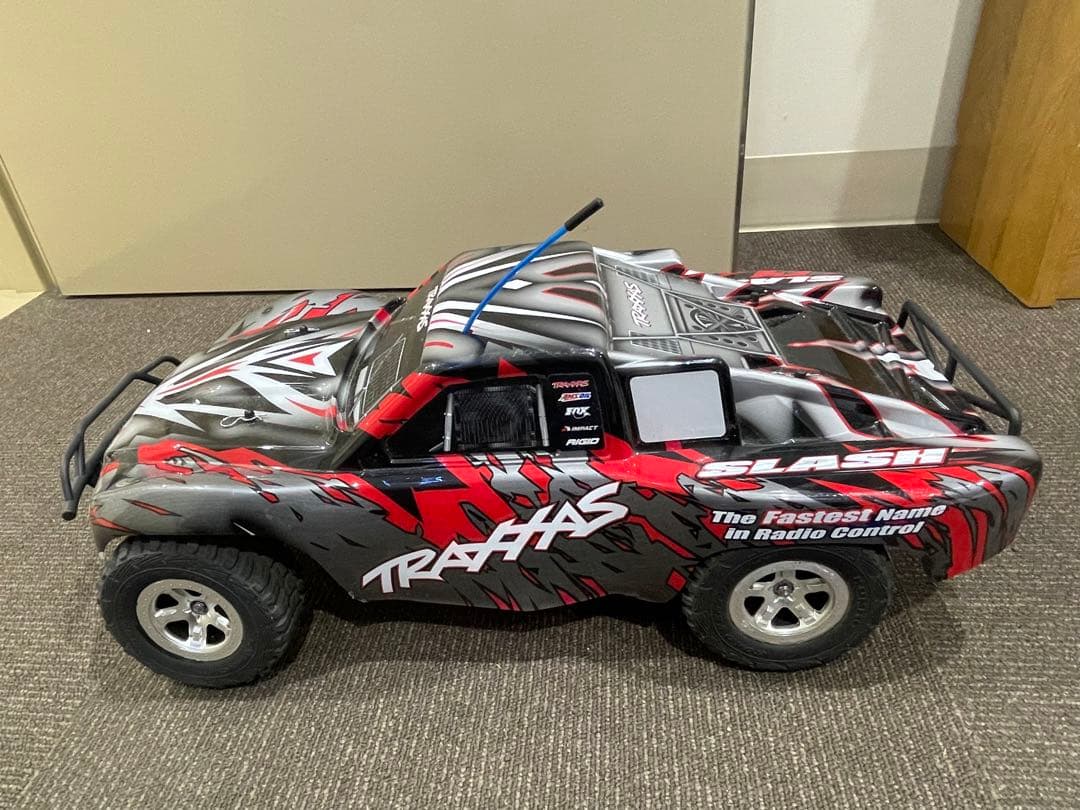 traxxas shlash 送料込みにしたのでお値段上がりました