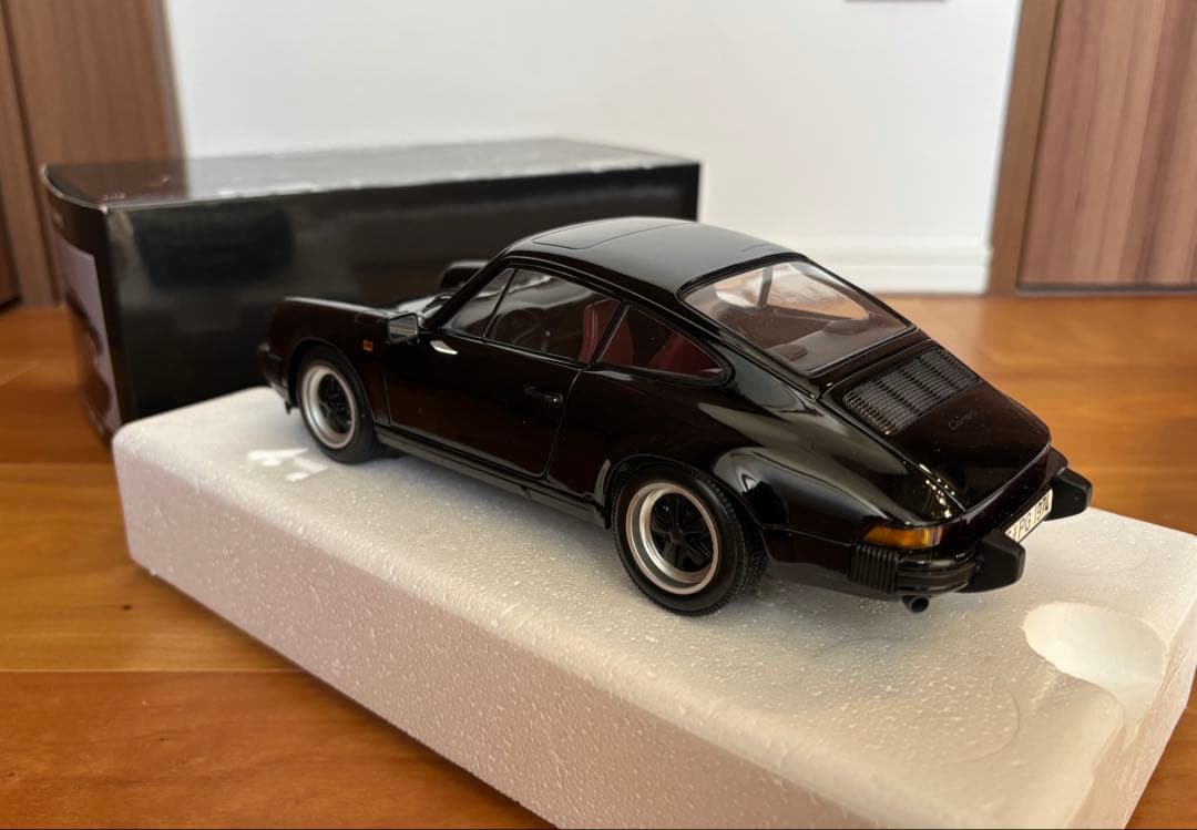 1/18 ミニチャンプス ポルシェ911(930) 1983 訳あり