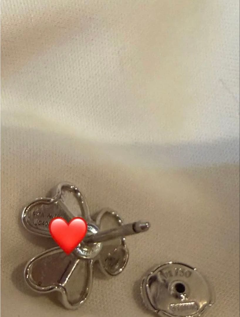 Van Cleef & Arpels フリヴォル ミニ ピアス WG