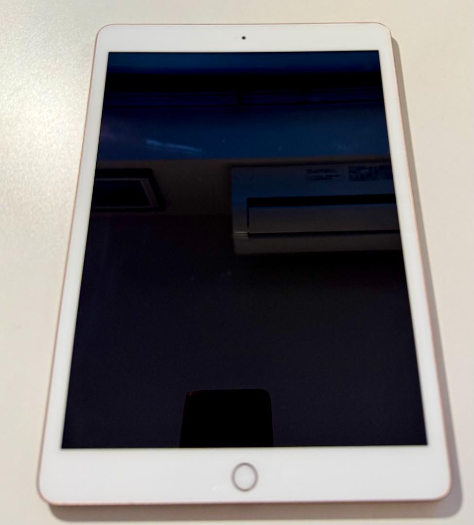 iPad 第7世代　無印　ローズゴールド 本体　32GB 箱付き　ステッカー付