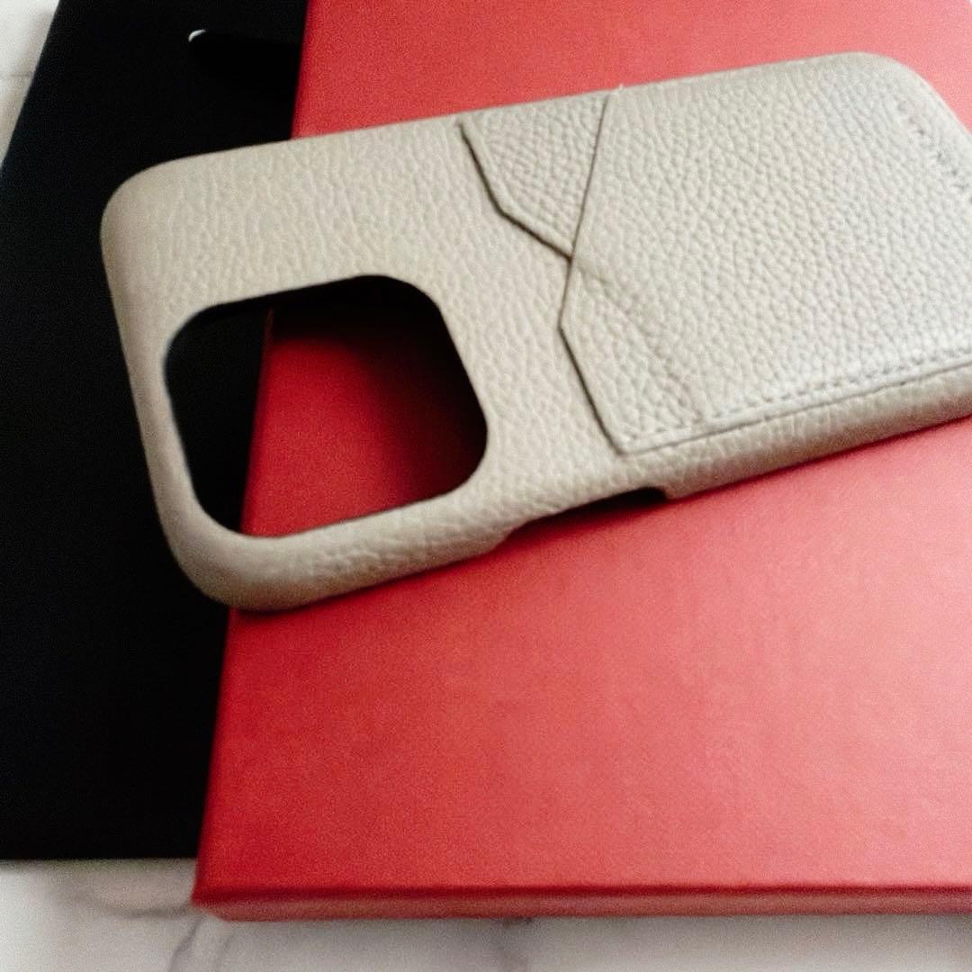 ⑤ ボナベンチュラ　iPhone13Pro グレージュ