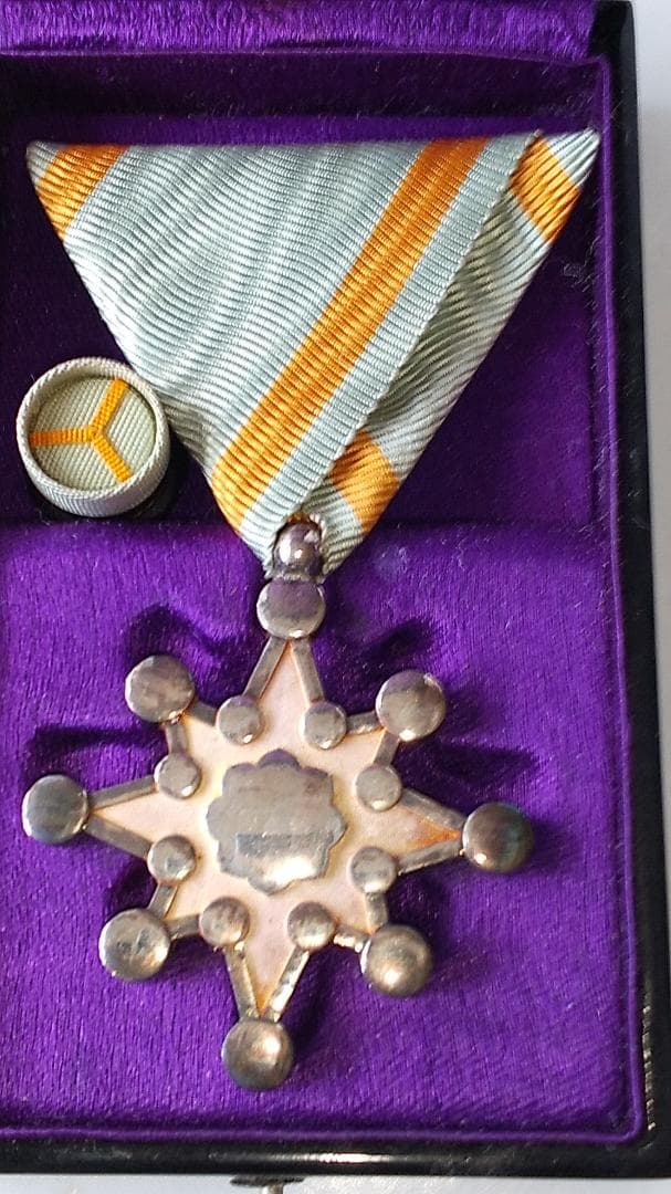 勲八等瑞宝章 勲八等白色桐葉章 勲章 ミリタリ ミリタリーグッズ 旧日本軍 美品